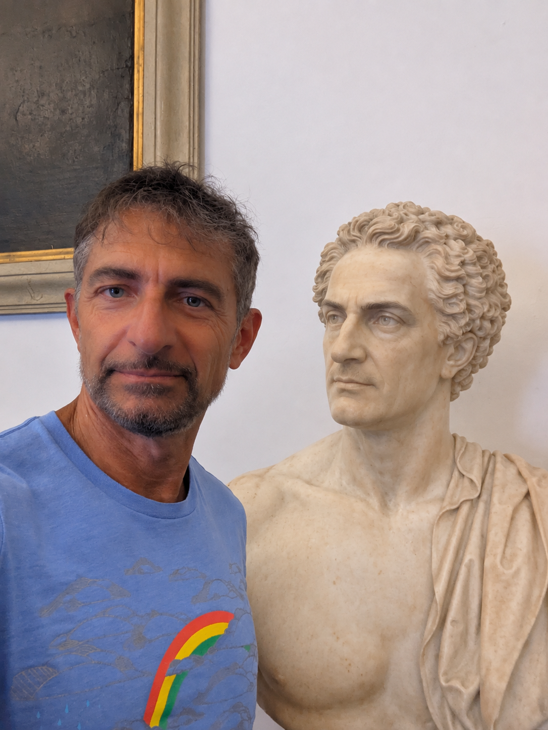 Riccardo Manzotti con il busto di Vittorio Alfieri
